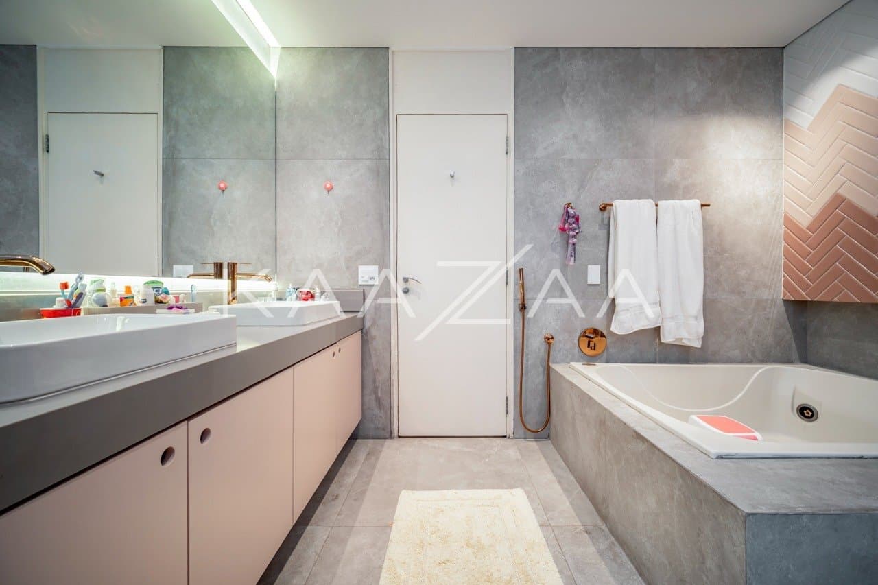 Conforto e amplitude no Itaim Bibi. Apartamento lindíssimo com vista para a copa das árvores. - Foto 15