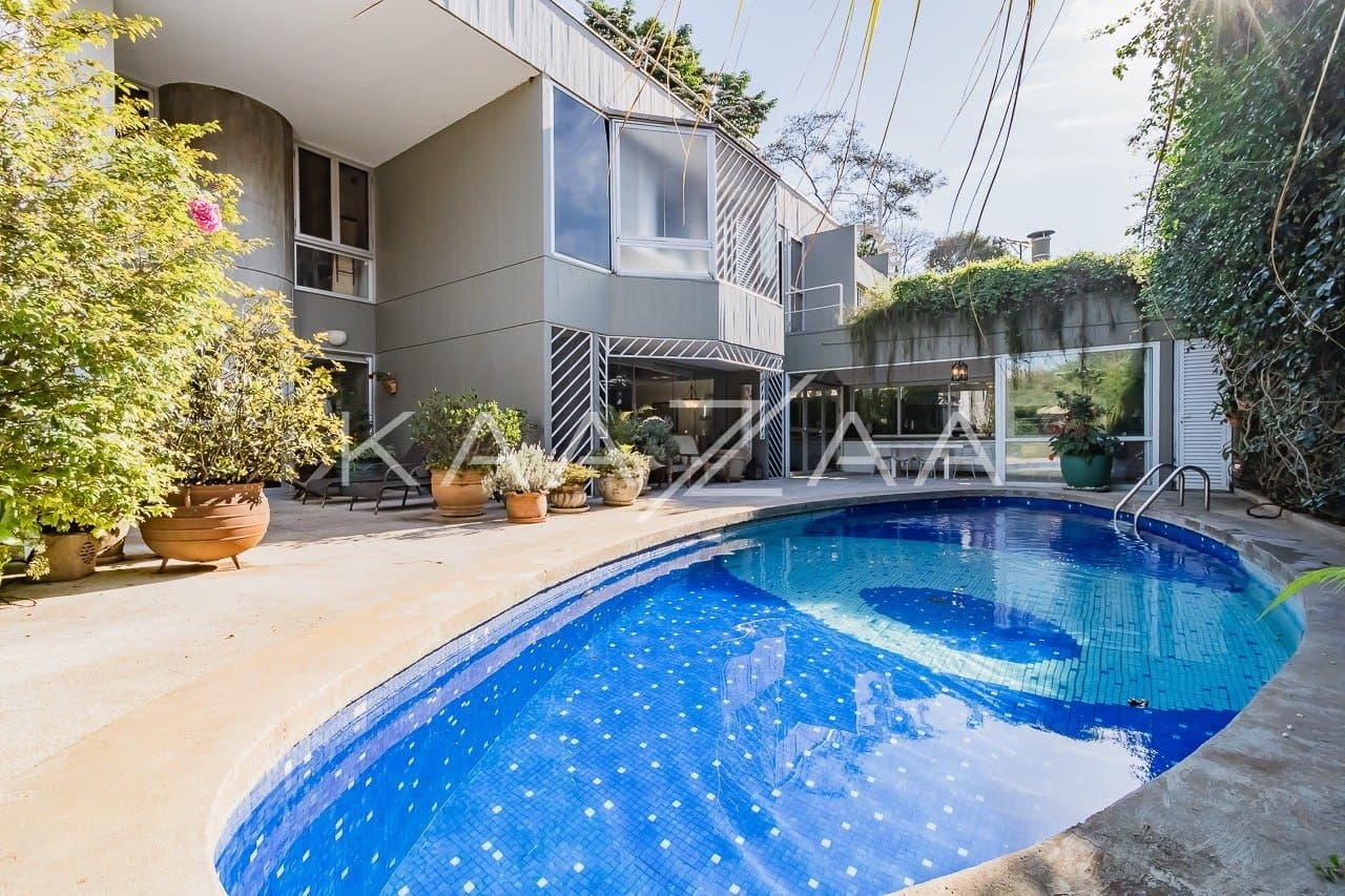 Casa espaçosa com 555 m² de bem-estar em Alto de Pinheiros, perfeita para receber. - Foto 1