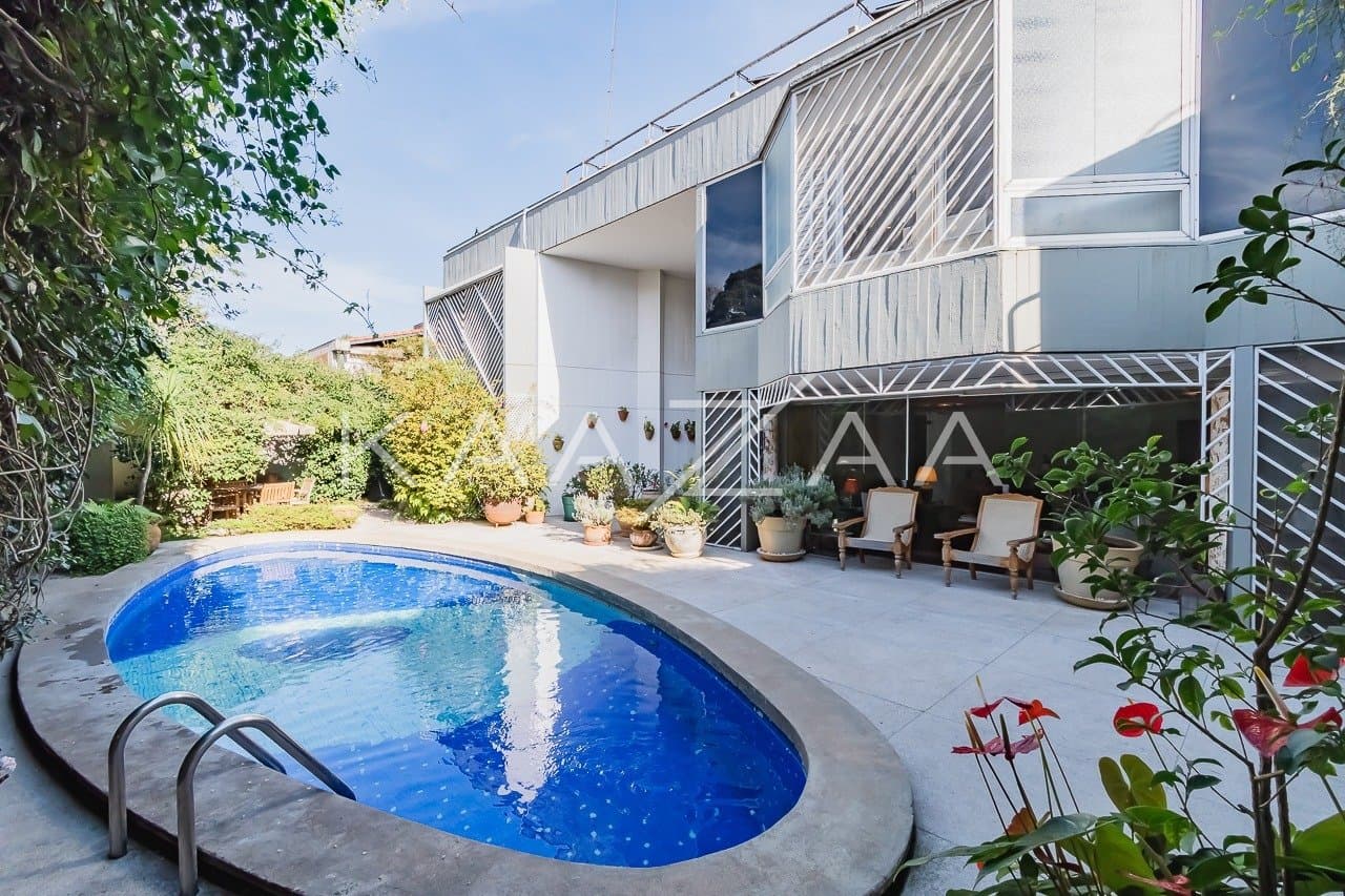 Casa espaçosa com 555 m² de bem-estar em Alto de Pinheiros, perfeita para receber. - Foto 2