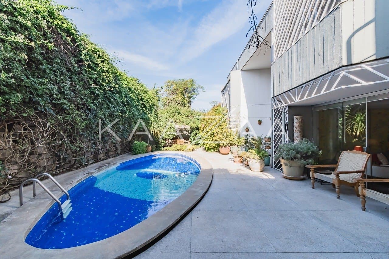 Casa espaçosa com 555 m² de bem-estar em Alto de Pinheiros, perfeita para receber. - Foto 3