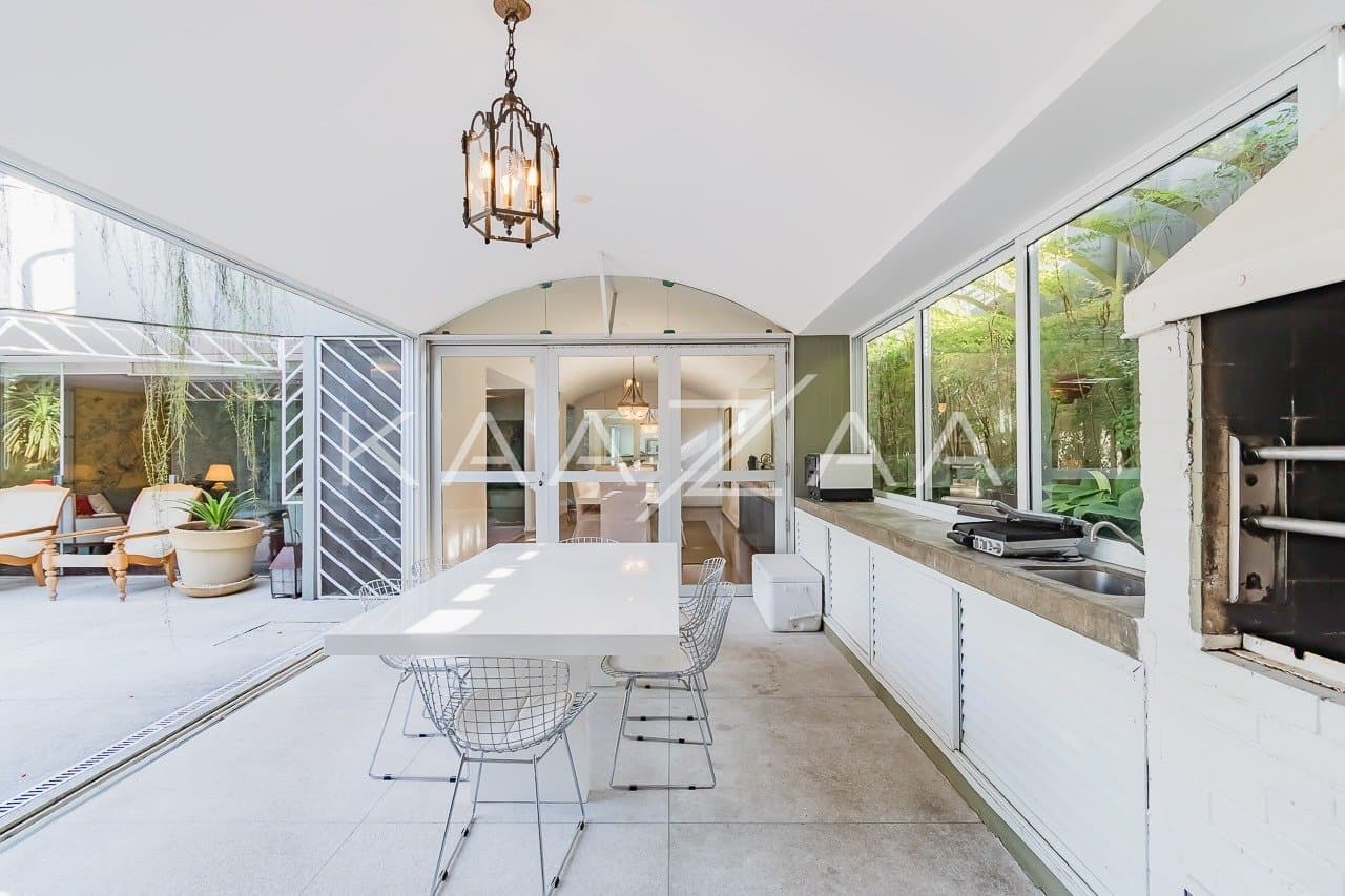 Casa espaçosa com 555 m² de bem-estar em Alto de Pinheiros, perfeita para receber. - Foto 6