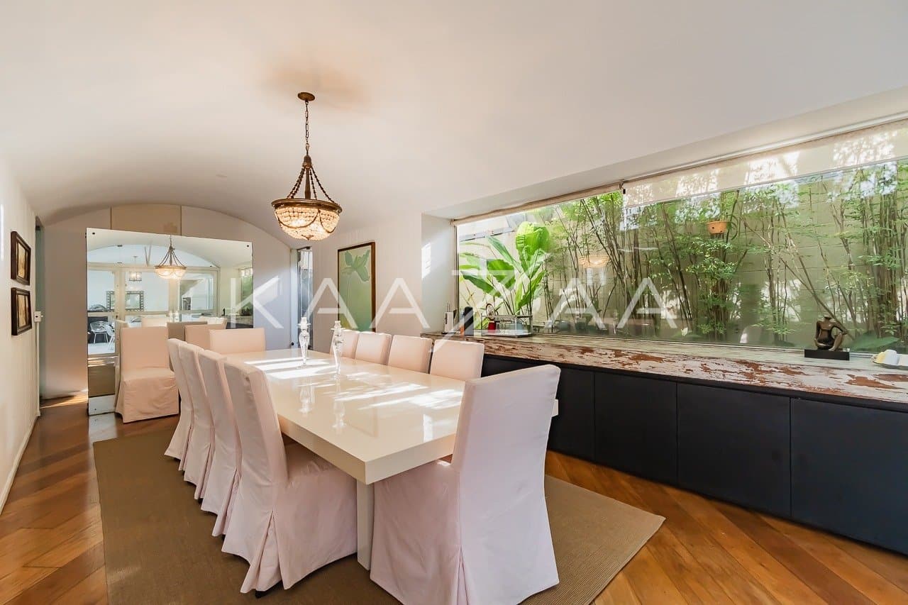 Casa espaçosa com 555 m² de bem-estar em Alto de Pinheiros, perfeita para receber. - Foto 11