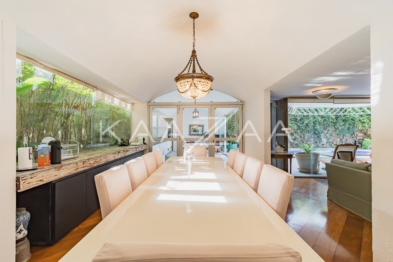 Casa espaçosa com 555 m² de bem-estar em Alto de Pinheiros, perfeita para receber. - Foto 12