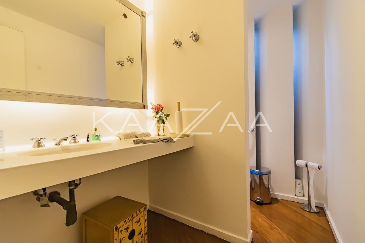 Casa espaçosa com 555 m² de bem-estar em Alto de Pinheiros, perfeita para receber. - Foto 19