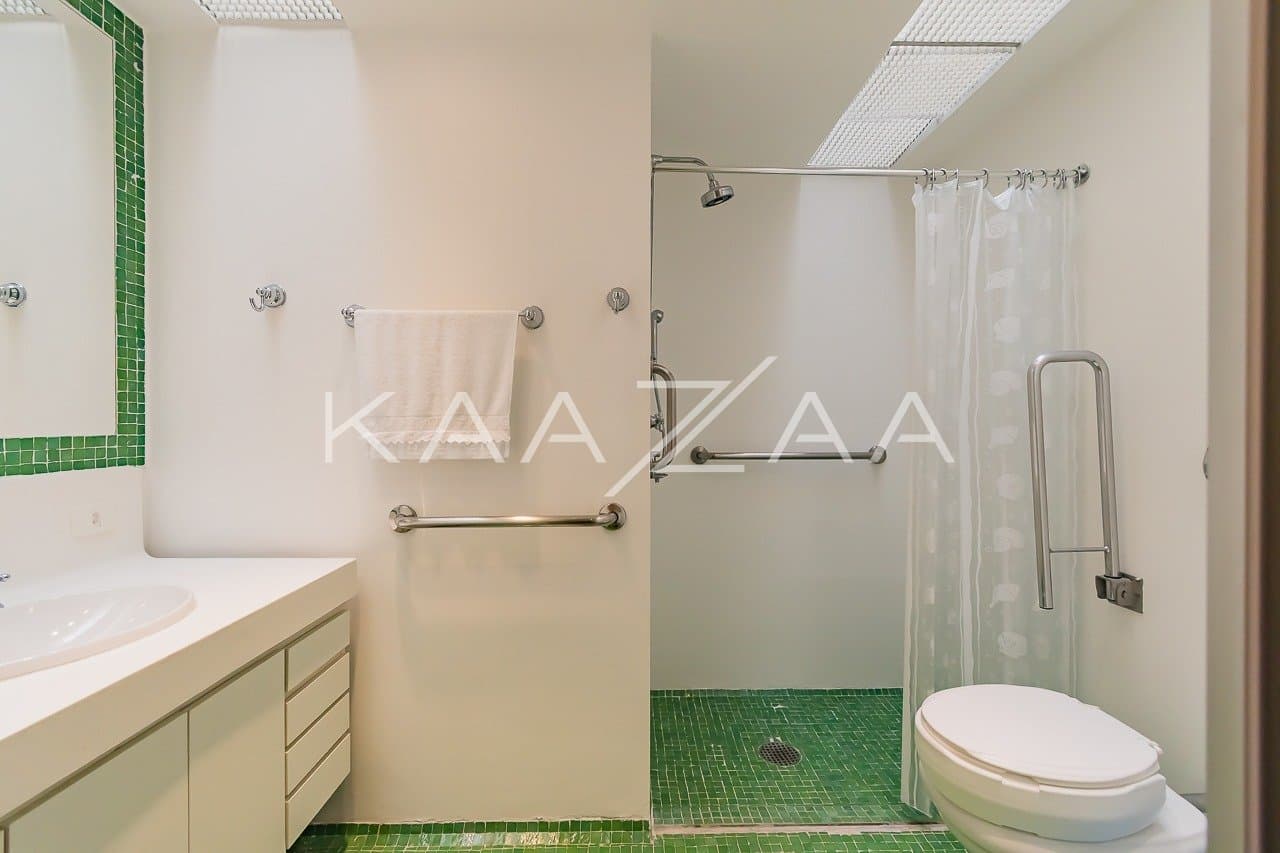 Casa espaçosa com 555 m² de bem-estar em Alto de Pinheiros, perfeita para receber. - Foto 24