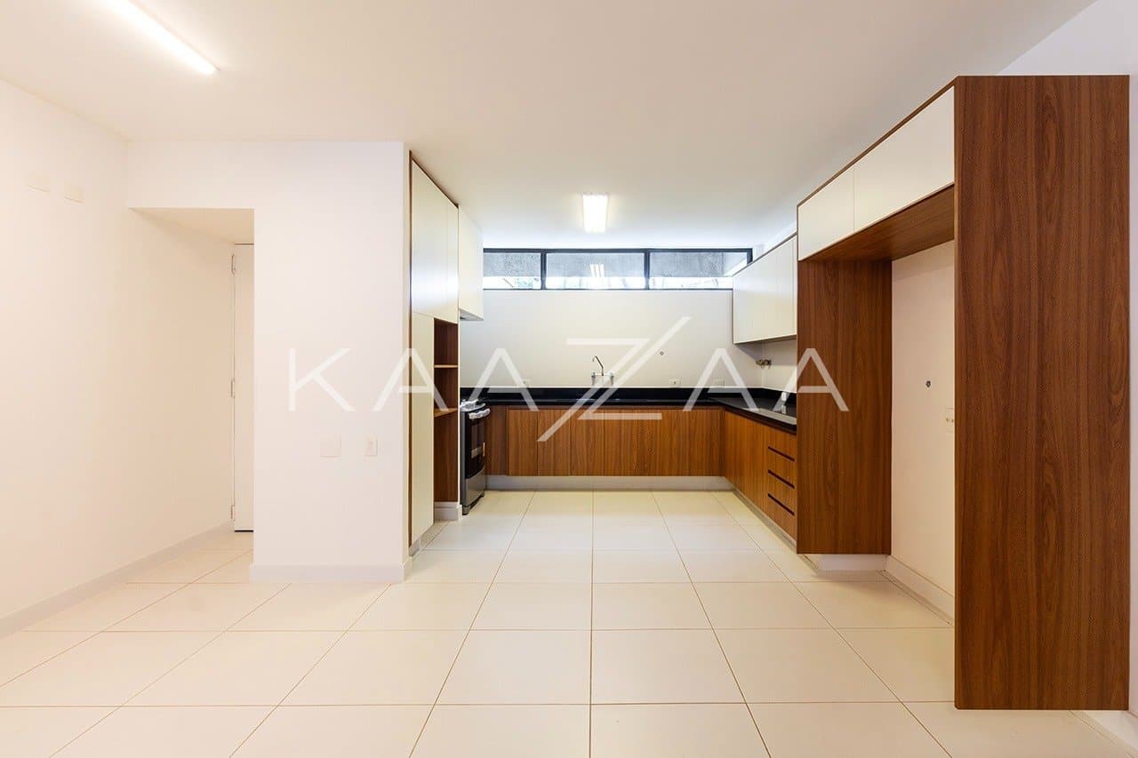 Amplitude e elegância nesta casa em Cidade Jardim. - Foto 9