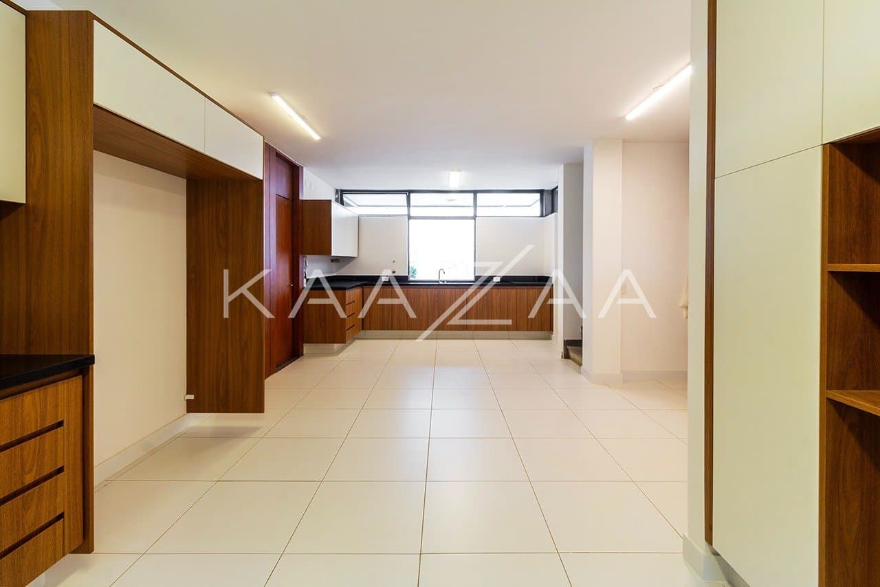 Amplitude e elegância nesta casa em Cidade Jardim. - Foto 10