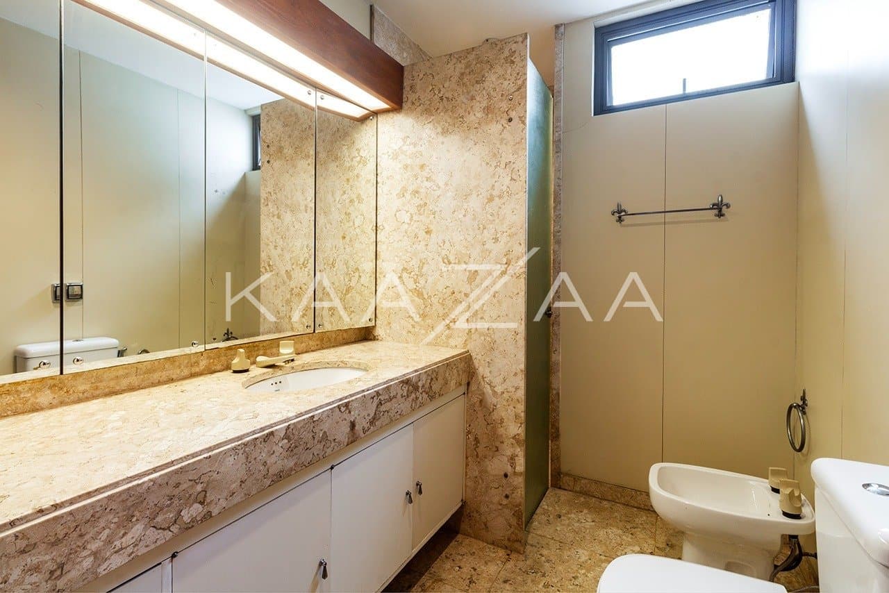 Amplitude e elegância nesta casa em Cidade Jardim. - Foto 24