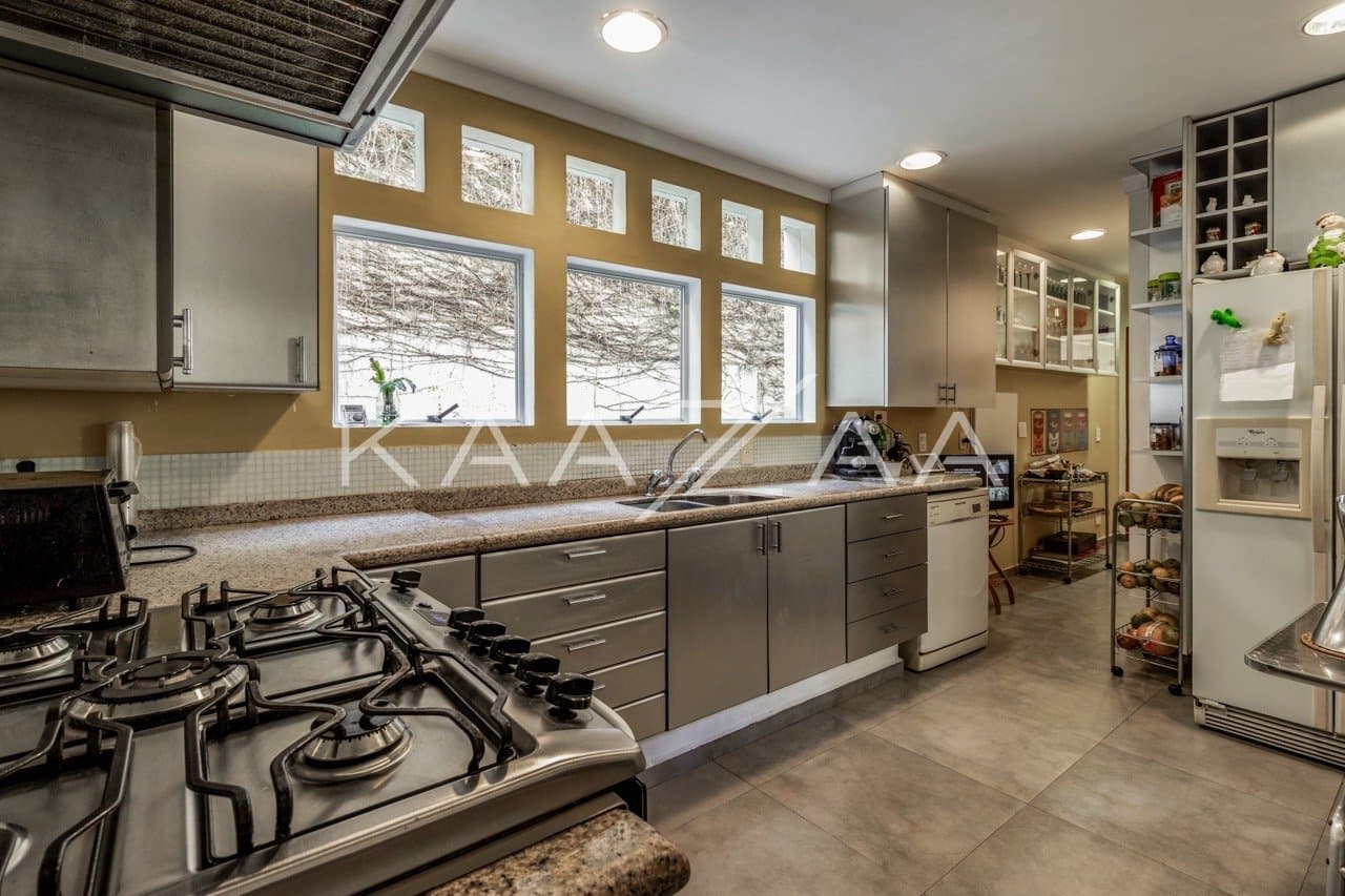 Casa ensolarada com vista arborizada em Alto de Pinheiros. - Foto 18