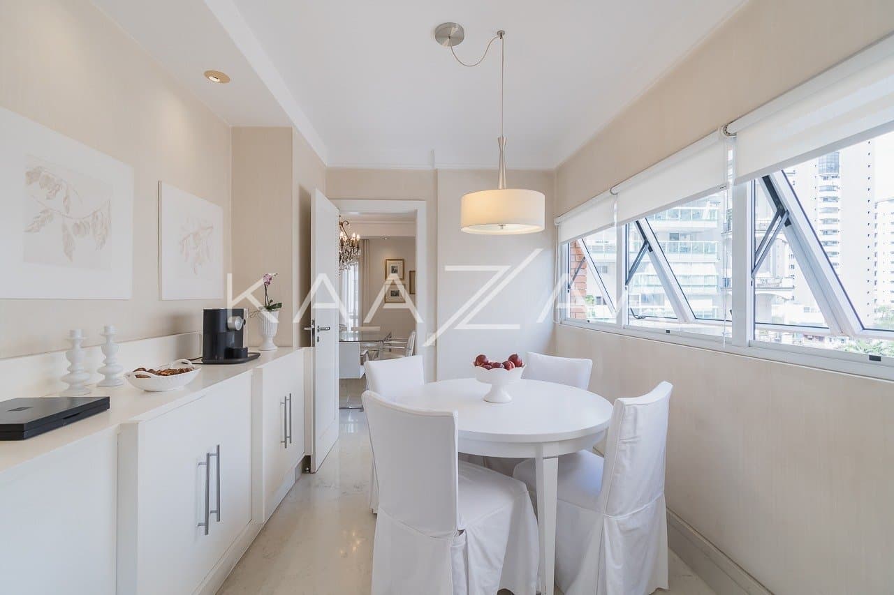 Harmonia clássica e moderna neste apartamento em Moema. - Foto 11