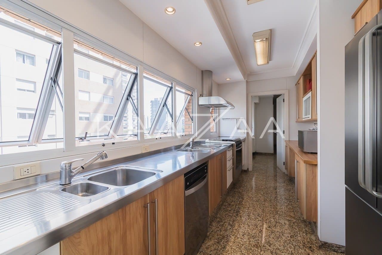 Harmonia clássica e moderna neste apartamento em Moema. - Foto 12