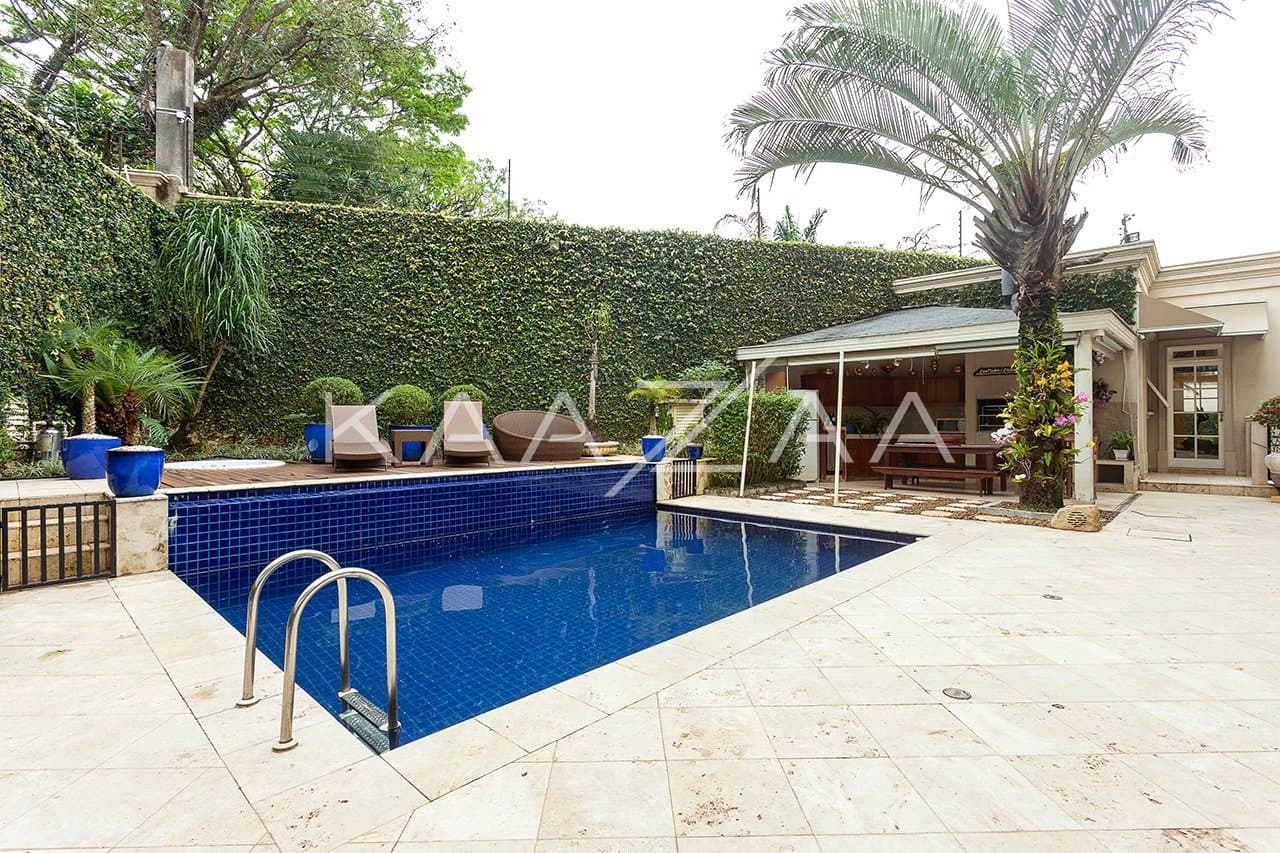 Casa magnífica perto da praça, em Alto de Pinheiros. - Foto 1