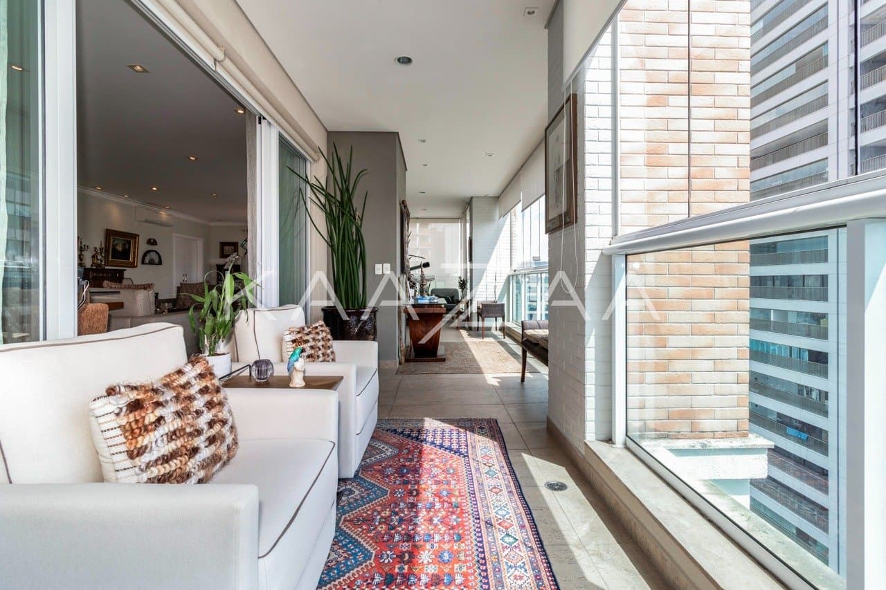 Rodeado de elegância, este apartamento em Moema tem localização cobiçada ao lado do Parque Ibirapuera. - Foto 17