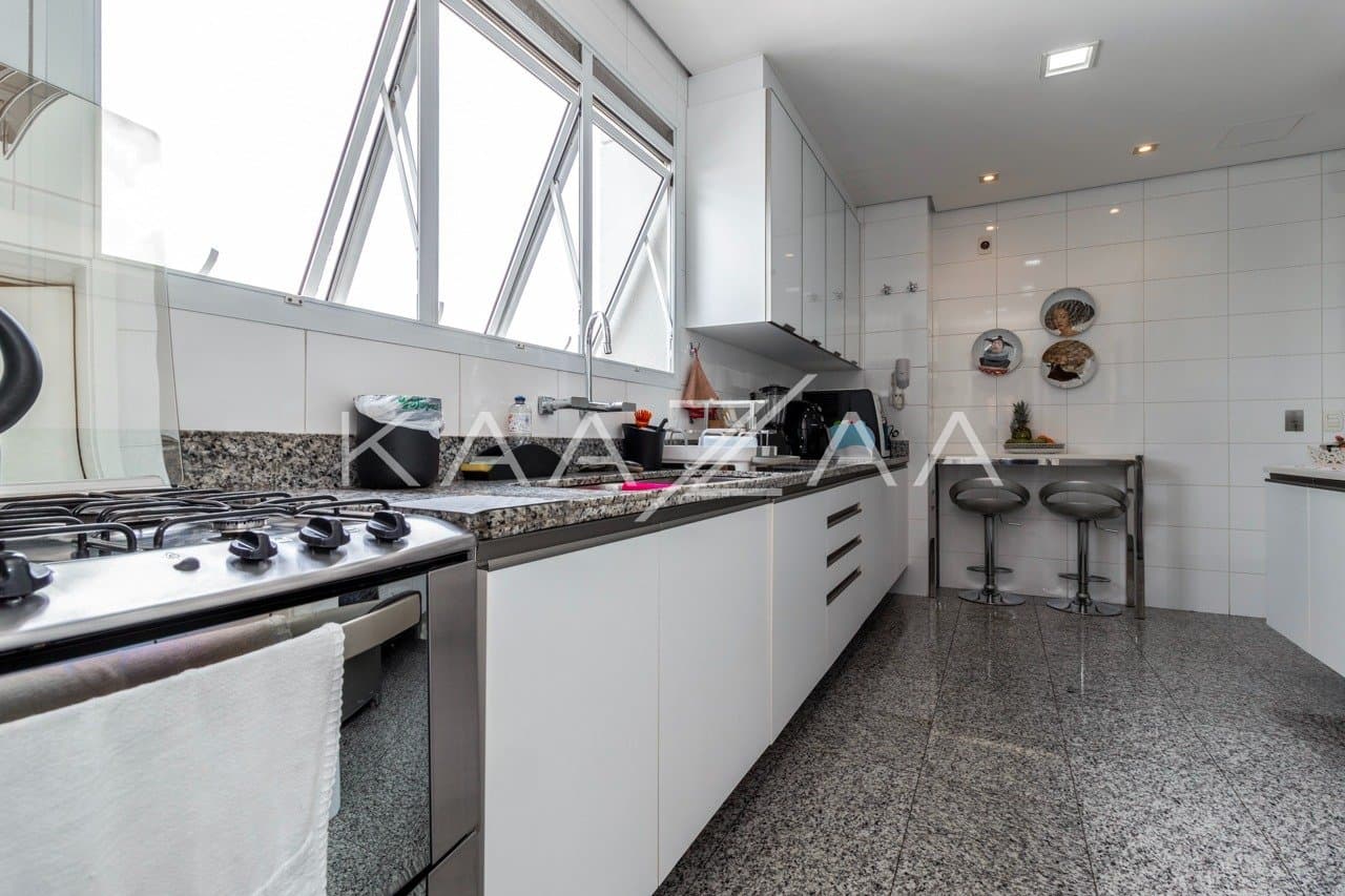 Rodeado de elegância, este apartamento em Moema tem localização cobiçada ao lado do Parque Ibirapuera. - Foto 21