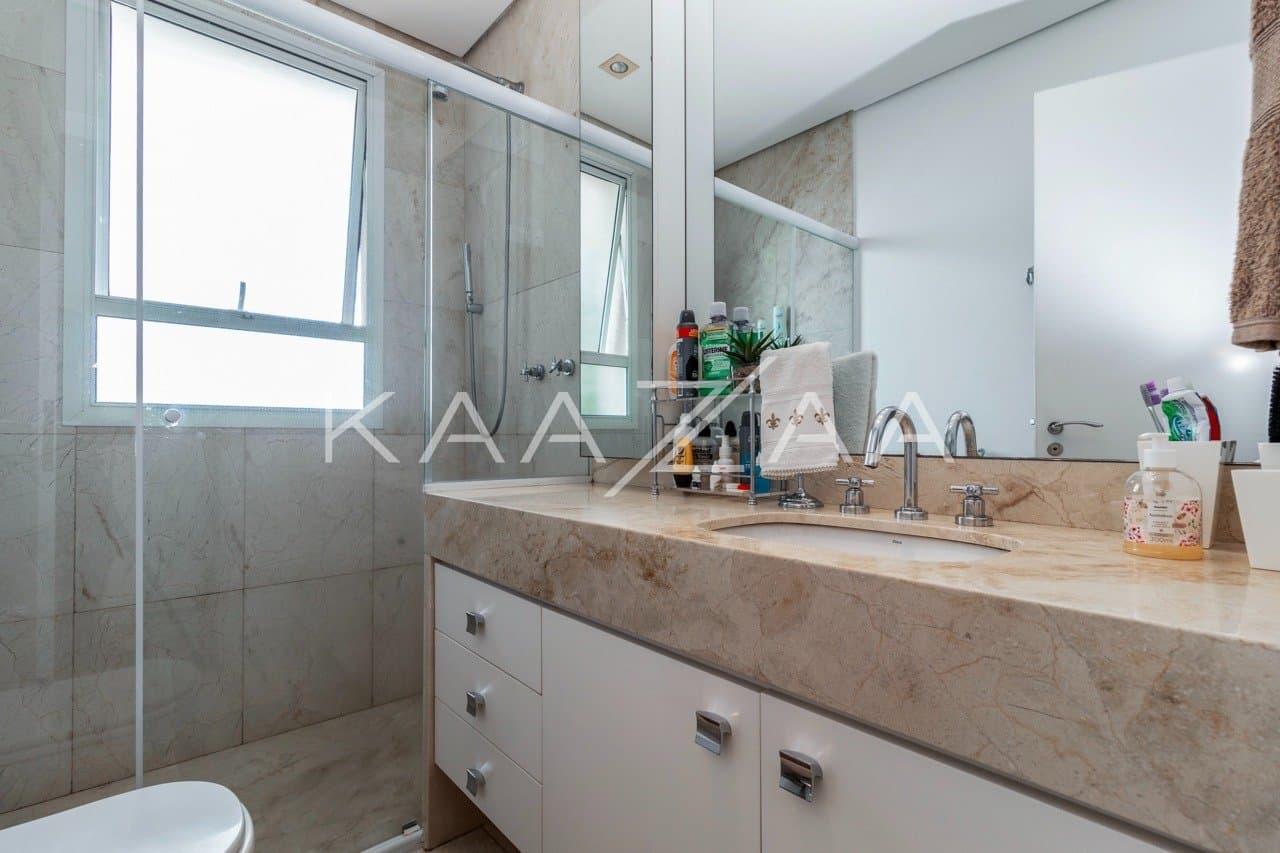 Rodeado de elegância, este apartamento em Moema tem localização cobiçada ao lado do Parque Ibirapuera. - Foto 30